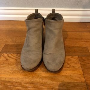 Sam & Libby Taupe Suede Ankle Booties GUC